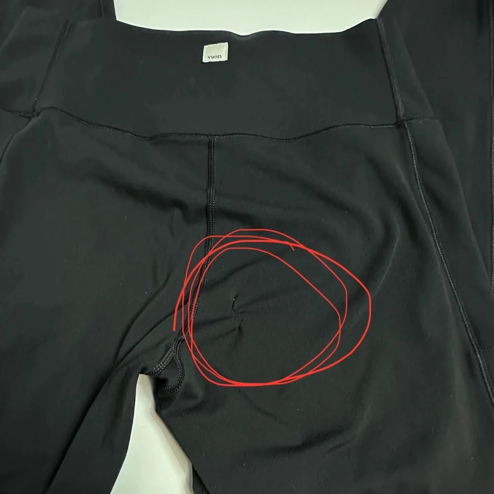 Vuori Women’s Classic Black Studio Pocket Leggings Short Inseam Size Large - Picture 11 of 14